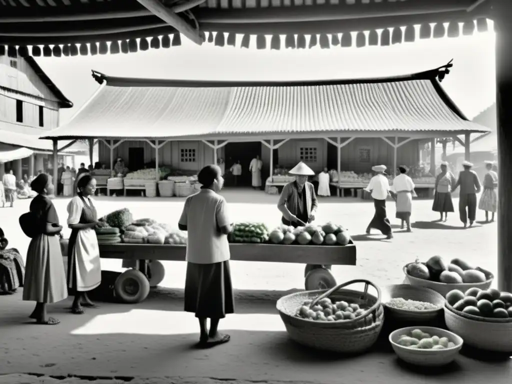 Una fotografía en blanco y negro muestra una animada escena de un mercado rural, con la comunidad participando en actividades tradicionales