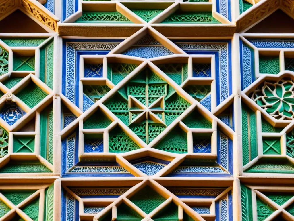 Detalle de los magníficos diseños geométricos en Alhambra, Granada, revelando los significados culturales e históricos de la geometría en Alhambra