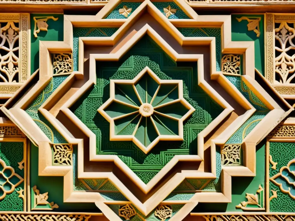 Detalle de los patrones islámicos en la Alhambra de Granada, con una impresionante combinación de azulejos y arabescos en un diseño simétrico