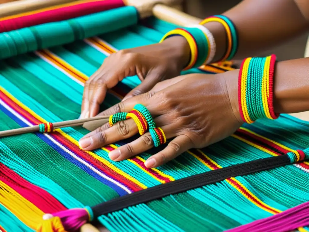 Las hábiles manos de una artesana wayúu tejiendo una compleja y colorida técnica ancestral