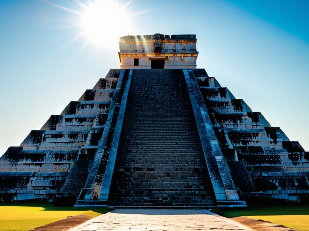 Imagen detallada del Templo de Kukulcán en Chichén Itzá, mostrando los patrones astroarquitectónicos de la antigua civilización maya y su conexión cósmica