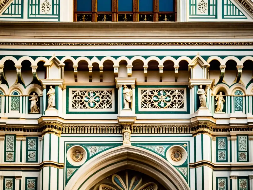 Patrones en arquitectura renacentista: Detalle de mármol y mosaico en la fachada de la Catedral de Florencia, resplandeciendo bajo la luz solar